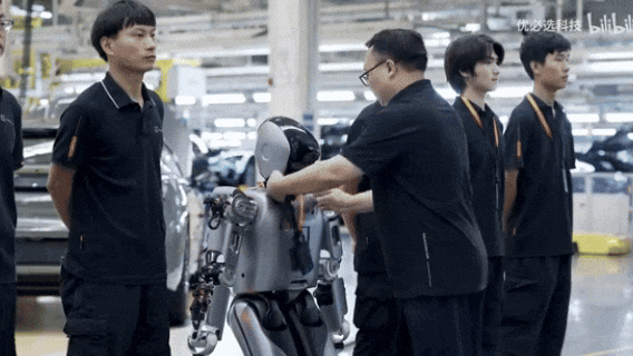 人形機器人04.gif